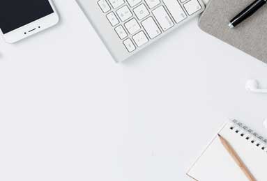 裁判评议：程进踩踏构成严重犯规，麦麦提江回看出示红牌决定正确