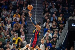 下载开云-旧伤复发！勇记：库明加右脚踝酸痛 本场比赛不会回归