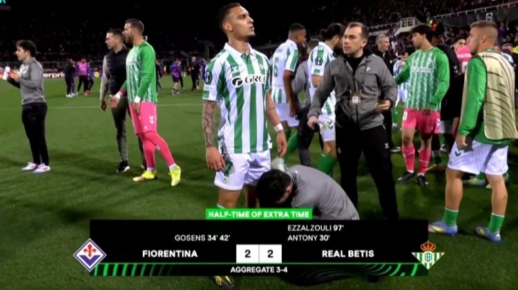 下载开云-球王待遇！贝蒂斯专人为安东尼按摩“金左腿” 本场已世界波+传射