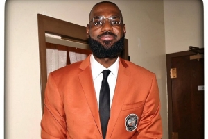 开云官方-老骥伏枥！詹姆斯评论：我依然处于巅峰状态，同时已入选名人堂！