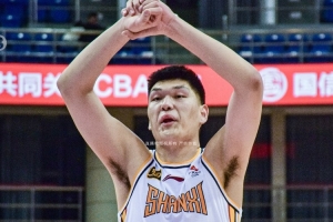 山西篮协副主席：丘天拉了刘传兴小臂 后者不是故意伤害曾凡博的