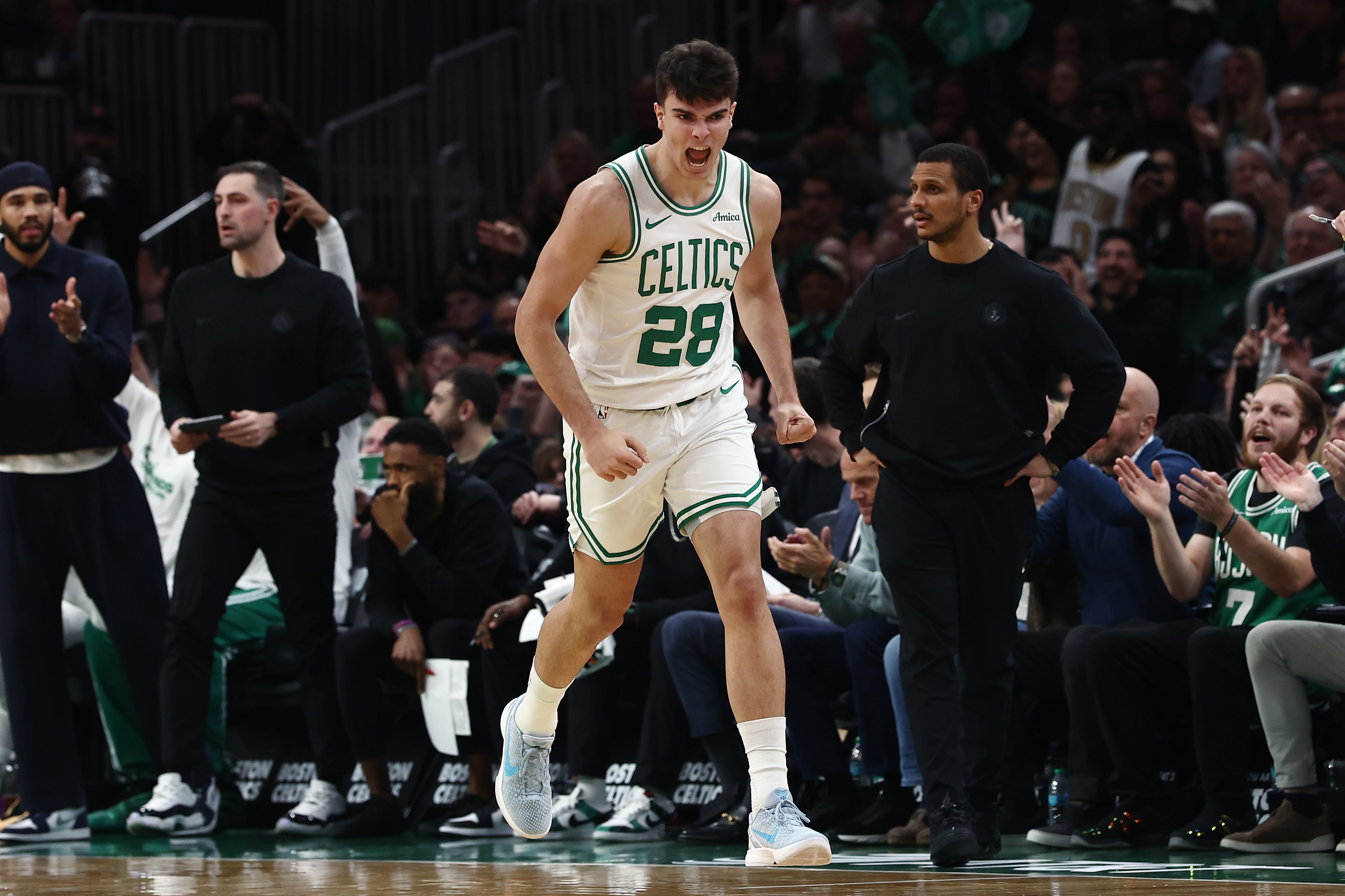 开云体育下载入口-28号秀！冈萨雷斯砍下18分16板3断2帽 队史新秀赛季仅伯德做到过